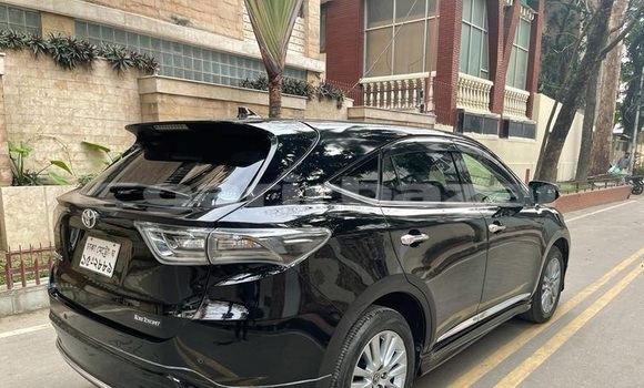 Buy Used 2017 Toyota Harrier in Dhaka, Dhaka Buy Used 2017 Toyota Harrier in Dhaka, Dhaka