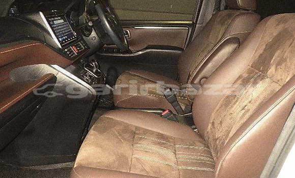 কেনা আমদানি Toyota Esquire White গাড়ী মধ্যে ঢাকা মধ্যে Dhaka কেনা আমদানি Toyota Esquire White গাড়ী মধ্যে ঢাকা মধ্যে Dhaka