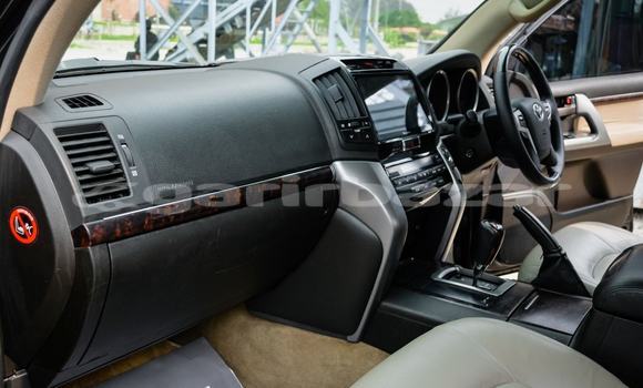 Buy Used Toyota Land Cruiser in Dhaka, Dhaka Buy Used Toyota Land Cruiser in Dhaka, Dhaka