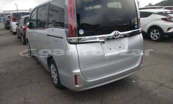Buy Import 2017 Toyota Noah in Dhaka, Dhaka Buy Import 2017 Toyota Noah in Dhaka, Dhaka