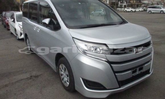 Buy Import 2017 Toyota Noah in Dhaka, Dhaka Buy Import 2017 Toyota Noah in Dhaka, Dhaka