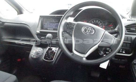 Buy Import 2017 Toyota Noah in Dhaka, Dhaka Buy Import 2017 Toyota Noah in Dhaka, Dhaka