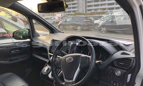 কেনা আমদানি Toyota Esquire White গাড়ী মধ্যে ঢাকা মধ্যে Dhaka কেনা আমদানি Toyota Esquire White গাড়ী মধ্যে ঢাকা মধ্যে Dhaka