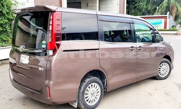 Buy Used 2014 Toyota Esquire in Dhaka, Dhaka Buy Used 2014 Toyota Esquire in Dhaka, Dhaka