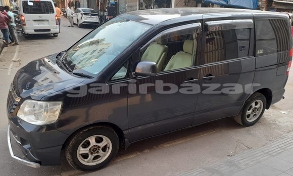 Buy Used 2002 Toyota Noah in Dhaka, Dhaka Buy Used 2002 Toyota Noah in Dhaka, Dhaka