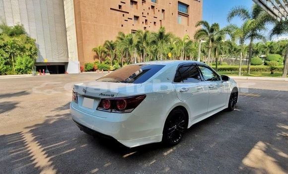 Buy Import 2015 Toyota Crown in Dhaka, Dhaka Buy Import 2015 Toyota Crown in Dhaka, Dhaka