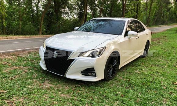 Buy Import 2015 Toyota Crown in Dhaka, Dhaka Buy Import 2015 Toyota Crown in Dhaka, Dhaka