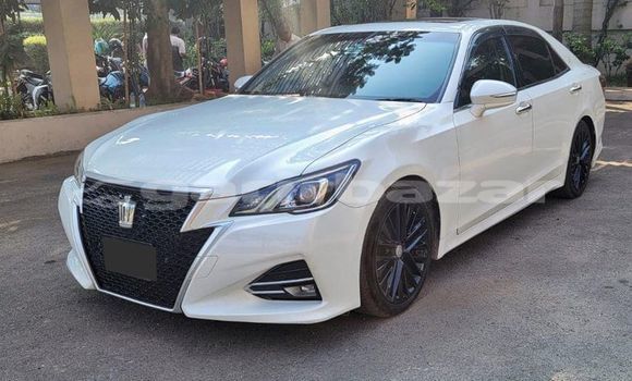 Buy Import 2015 Toyota Crown in Dhaka, Dhaka Buy Import 2015 Toyota Crown in Dhaka, Dhaka