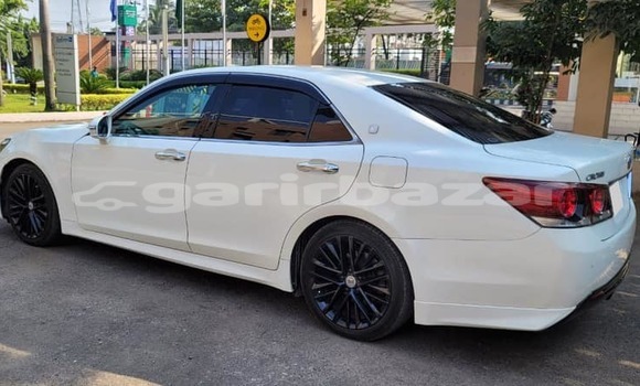 Buy Import 2015 Toyota Crown in Dhaka, Dhaka Buy Import 2015 Toyota Crown in Dhaka, Dhaka