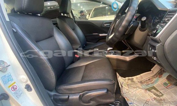 Buy Used 2015 Honda Grace in Dhaka, Dhaka Buy Used 2015 Honda Grace in Dhaka, Dhaka