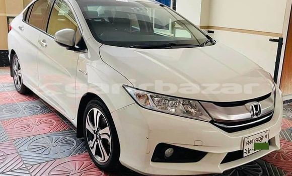 Buy Used 2015 Honda Grace in Dhaka, Dhaka Buy Used 2015 Honda Grace in Dhaka, Dhaka