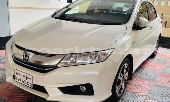 Buy Used 2015 Honda Grace in Dhaka, Dhaka Buy Used 2015 Honda Grace in Dhaka, Dhaka