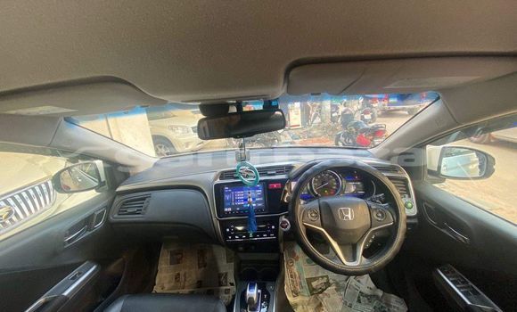 Buy Used 2015 Honda Grace in Dhaka, Dhaka Buy Used 2015 Honda Grace in Dhaka, Dhaka