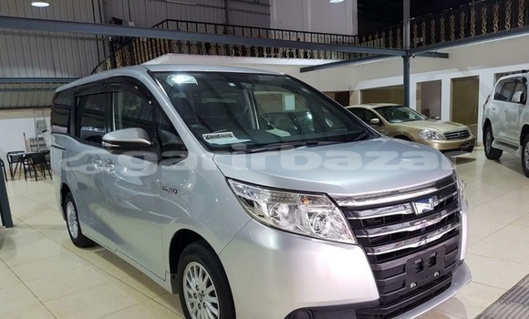 Buy Used 2016 Toyota Noah in Dhaka, Dhaka Buy Used 2016 Toyota Noah in Dhaka, Dhaka