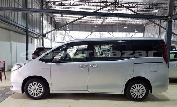 Buy Used 2016 Toyota Noah in Dhaka, Dhaka Buy Used 2016 Toyota Noah in Dhaka, Dhaka