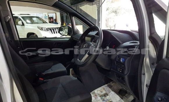 Buy Used 2016 Toyota Noah in Dhaka, Dhaka Buy Used 2016 Toyota Noah in Dhaka, Dhaka