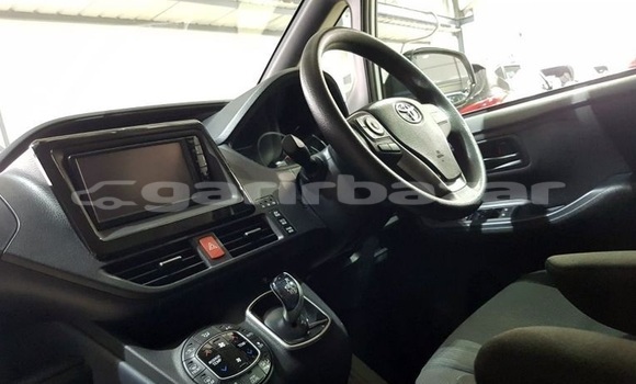 Buy Used 2016 Toyota Noah in Dhaka, Dhaka Buy Used 2016 Toyota Noah in Dhaka, Dhaka