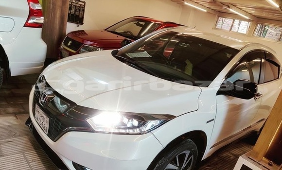 Buy Used 2016 Honda Vezel in Dhaka, Dhaka Buy Used 2016 Honda Vezel in Dhaka, Dhaka