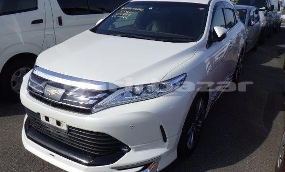 Buy Import 2019 Toyota Harrier in Dhaka, Dhaka Buy Import 2019 Toyota Harrier in Dhaka, Dhaka