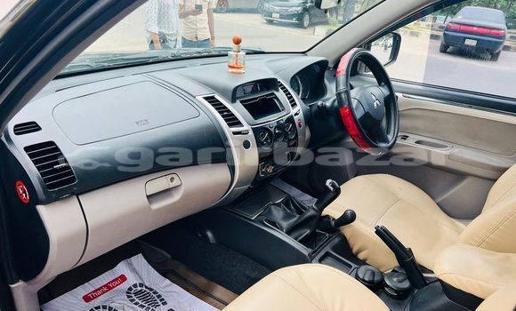 Buy Used 2014 Mitsubishi Pajero in Dhaka, Dhaka Buy Used 2014 Mitsubishi Pajero in Dhaka, Dhaka