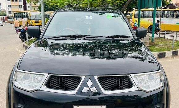 Buy Used 2014 Mitsubishi Pajero in Dhaka, Dhaka Buy Used 2014 Mitsubishi Pajero in Dhaka, Dhaka