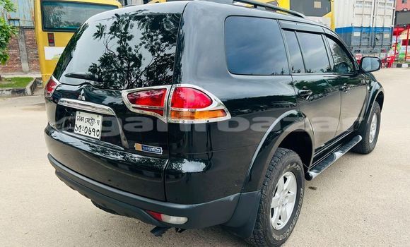 Buy Used 2014 Mitsubishi Pajero in Dhaka, Dhaka Buy Used 2014 Mitsubishi Pajero in Dhaka, Dhaka