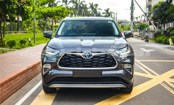 Buy Import 2021 Toyota Highlander in Dhaka, Dhaka Buy Import 2021 Toyota Highlander in Dhaka, Dhaka