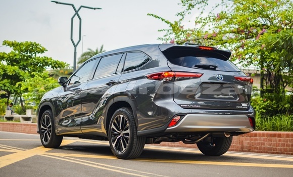 Buy Import 2021 Toyota Highlander in Dhaka, Dhaka Buy Import 2021 Toyota Highlander in Dhaka, Dhaka