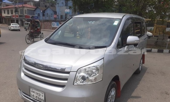 Buy Used 2009 Toyota Noah in Dhaka, Dhaka Buy Used 2009 Toyota Noah in Dhaka, Dhaka