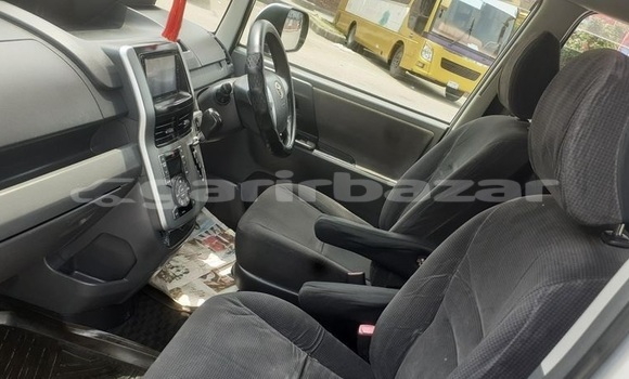 Buy Used 2009 Toyota Noah in Dhaka, Dhaka Buy Used 2009 Toyota Noah in Dhaka, Dhaka