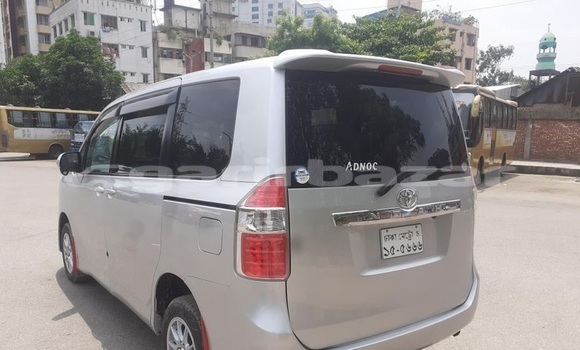 Buy Used 2009 Toyota Noah in Dhaka, Dhaka Buy Used 2009 Toyota Noah in Dhaka, Dhaka