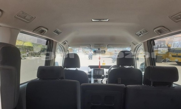 Buy Used 2009 Toyota Noah in Dhaka, Dhaka Buy Used 2009 Toyota Noah in Dhaka, Dhaka