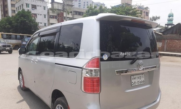 Buy Used 2009 Toyota Noah in Dhaka, Dhaka Buy Used 2009 Toyota Noah in Dhaka, Dhaka