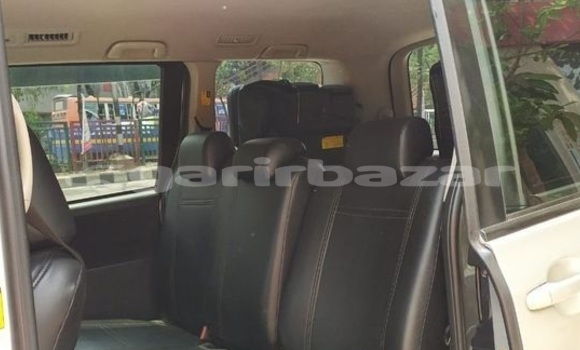 Buy Used 2010 Toyota Noah in Dhaka, Dhaka Buy Used 2010 Toyota Noah in Dhaka, Dhaka