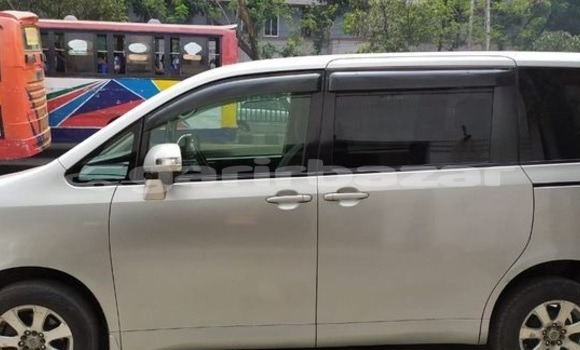 Buy Used 2010 Toyota Noah in Dhaka, Dhaka Buy Used 2010 Toyota Noah in Dhaka, Dhaka