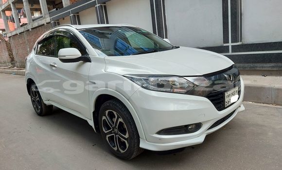 Buy Used 2014 Honda Vezel in Dhaka, Dhaka Buy Used 2014 Honda Vezel in Dhaka, Dhaka