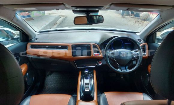 Buy Used 2014 Honda Vezel in Dhaka, Dhaka Buy Used 2014 Honda Vezel in Dhaka, Dhaka