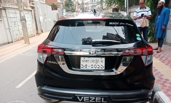 Buy Used 2016 Honda Vezel in Dhaka, Dhaka Buy Used 2016 Honda Vezel in Dhaka, Dhaka