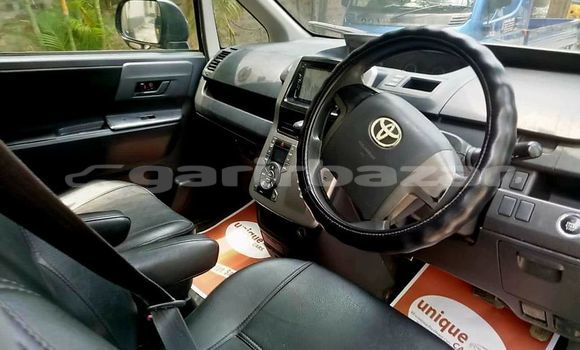Buy Used 2010 Toyota Noah in Dhaka, Dhaka Buy Used 2010 Toyota Noah in Dhaka, Dhaka