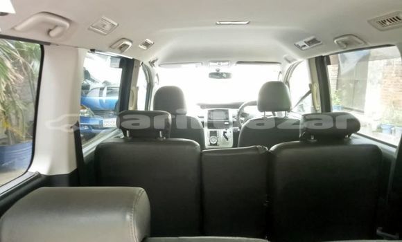 Buy Used 2010 Toyota Noah in Dhaka, Dhaka Buy Used 2010 Toyota Noah in Dhaka, Dhaka