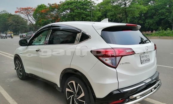Buy Used 2016 Honda Vezel in Dhaka, Dhaka Buy Used 2016 Honda Vezel in Dhaka, Dhaka