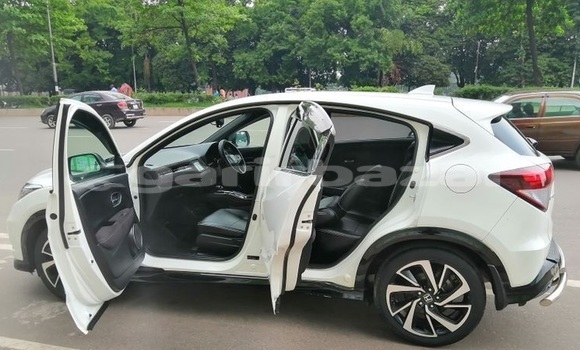 Buy Used 2016 Honda Vezel in Dhaka, Dhaka Buy Used 2016 Honda Vezel in Dhaka, Dhaka