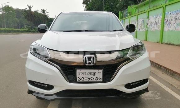 Buy Used 2016 Honda Vezel in Dhaka, Dhaka Buy Used 2016 Honda Vezel in Dhaka, Dhaka