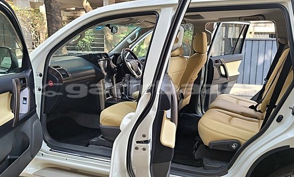 কেনা ব্যবহৃত Toyota Land Cruiser Prado White গাড়ী মধ্যে ঢাকা মধ্যে Dhaka কেনা ব্যবহৃত Toyota Land Cruiser Prado White গাড়ী মধ্যে ঢাকা মধ্যে Dhaka