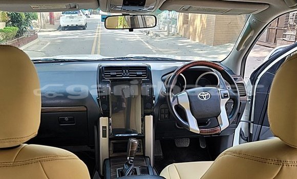 কেনা ব্যবহৃত Toyota Land Cruiser Prado White গাড়ী মধ্যে ঢাকা মধ্যে Dhaka কেনা ব্যবহৃত Toyota Land Cruiser Prado White গাড়ী মধ্যে ঢাকা মধ্যে Dhaka