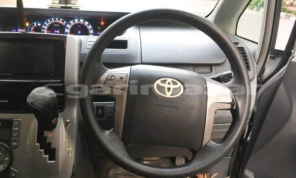 Buy Used 2009 Toyota Noah in Dhaka, Dhaka Buy Used 2009 Toyota Noah in Dhaka, Dhaka