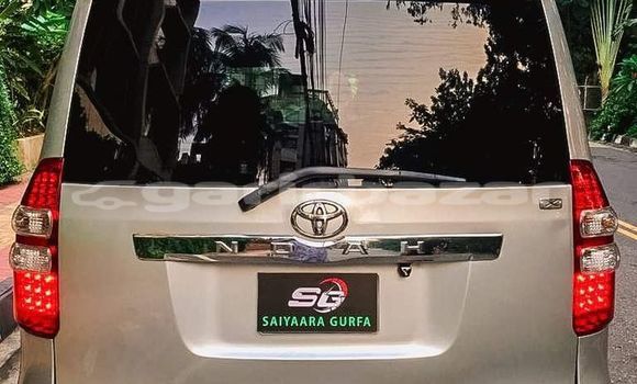 Buy Used 2009 Toyota Noah in Dhaka, Dhaka Buy Used 2009 Toyota Noah in Dhaka, Dhaka