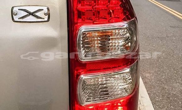 Buy Used 2009 Toyota Noah in Dhaka, Dhaka Buy Used 2009 Toyota Noah in Dhaka, Dhaka