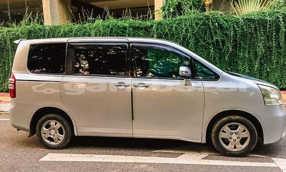 Buy Used 2009 Toyota Noah in Dhaka, Dhaka Buy Used 2009 Toyota Noah in Dhaka, Dhaka