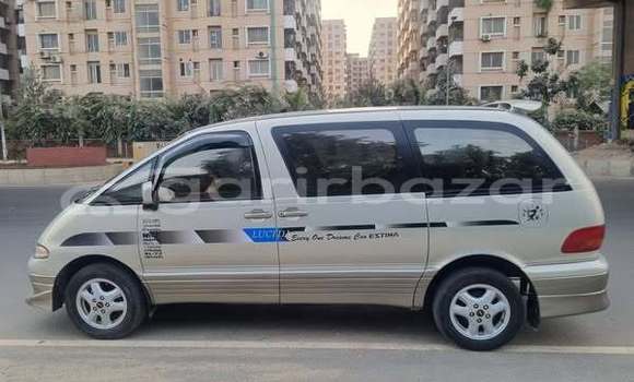 Buy Used 2016 Toyota Estima in Dhaka, Dhaka Buy Used 2016 Toyota Estima in Dhaka, Dhaka